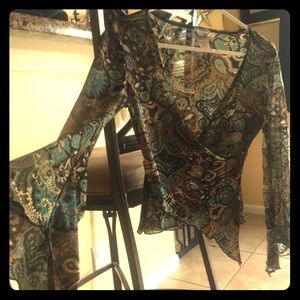 Rave gypsy sleeve mid-drift blouse